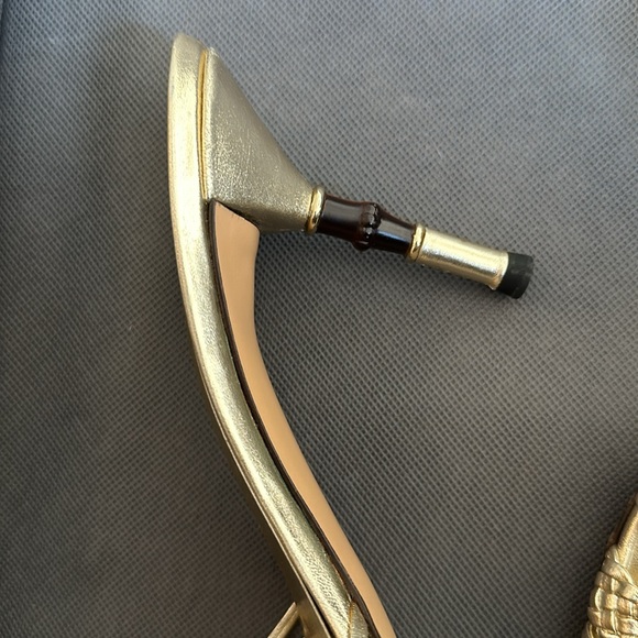 Authentic GUCCI Gold Sandals Sz 7. Purchased from SFA. Box & dust bag included - Picture 4 of 11